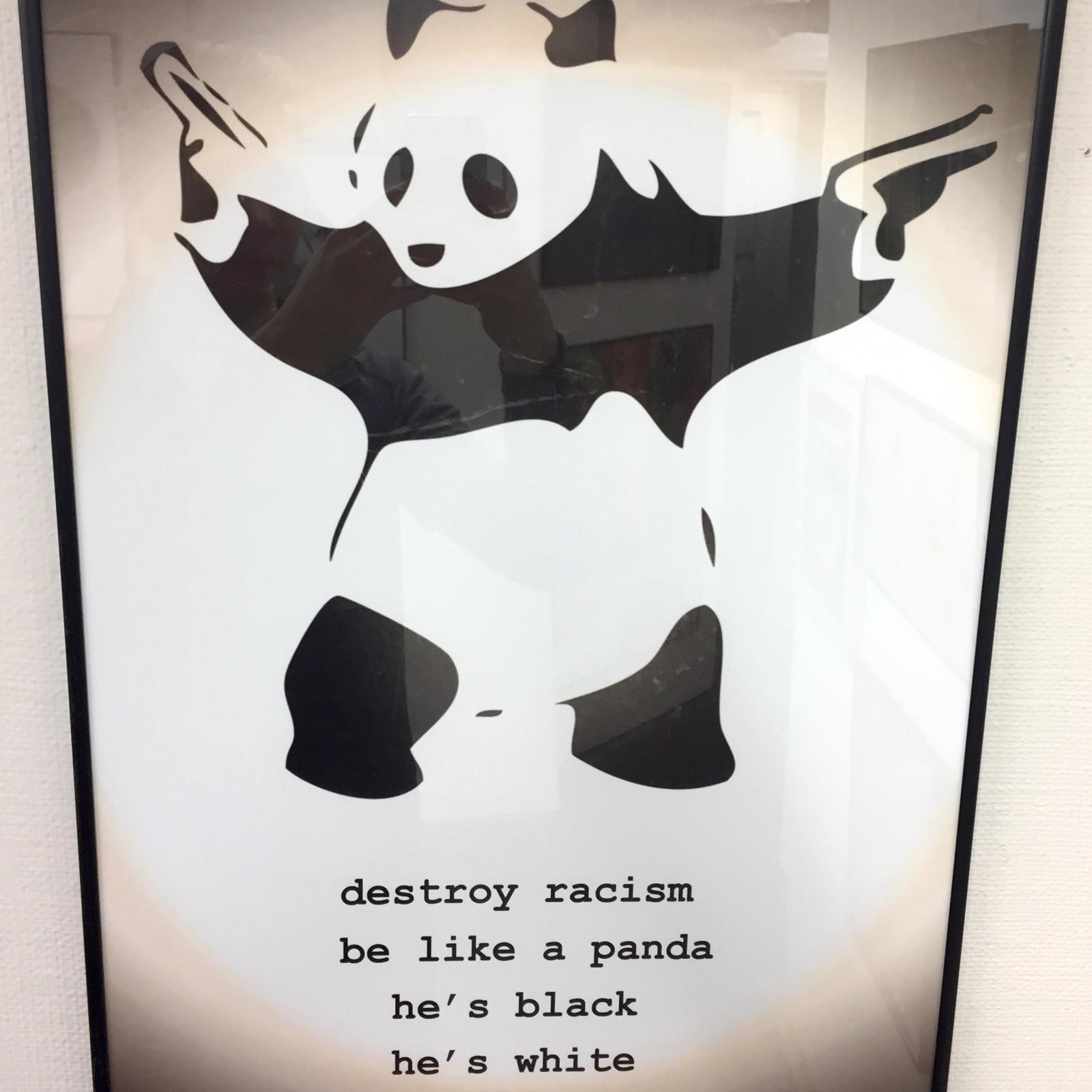 Kehystetty Helsinki Banksy Panda Racism